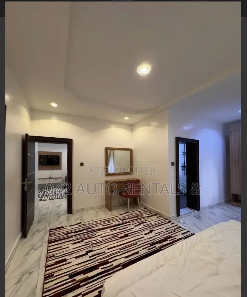 1 Bedroom Apartment in Wuye With a Balcony