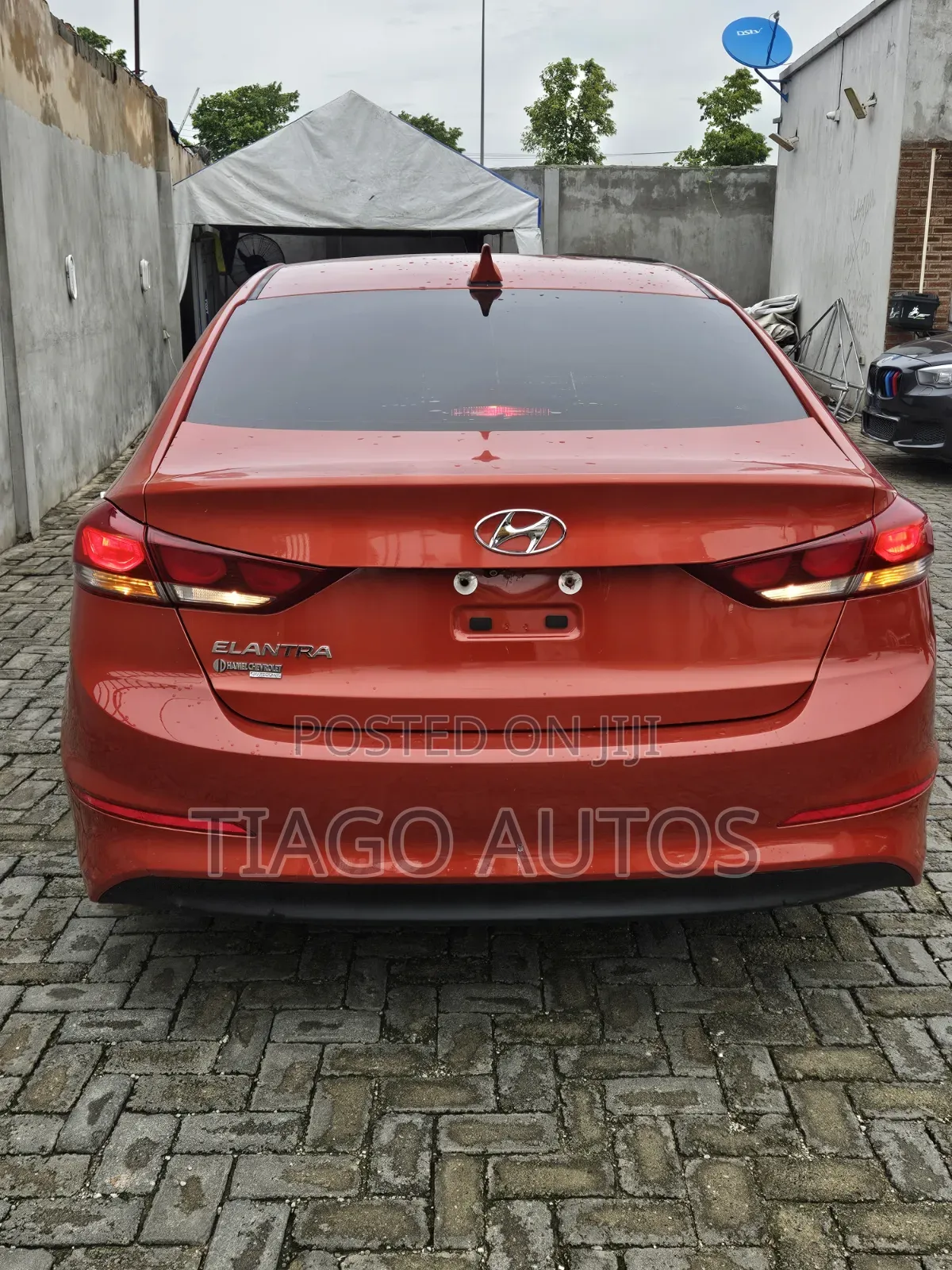Hyundai Elantra SE Sedan FWD (1.8L 4cyl 6A) 2016 Orange