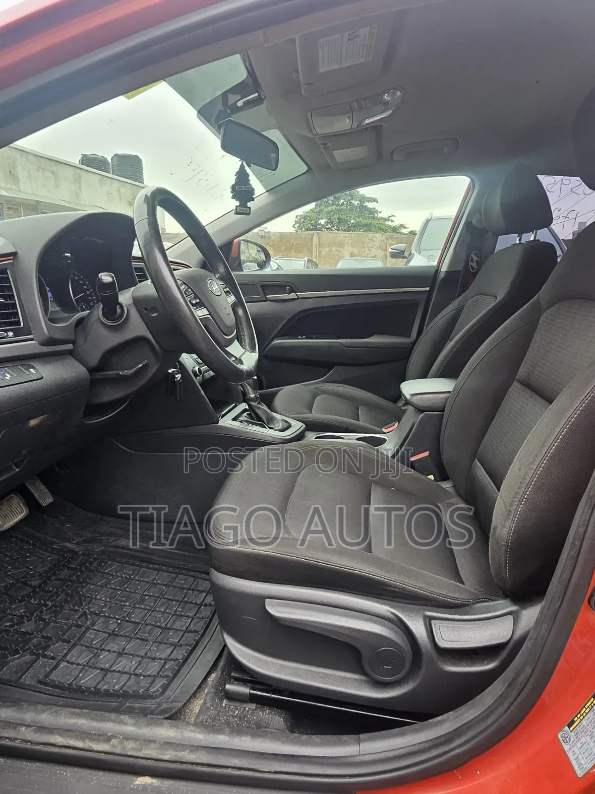 Hyundai Elantra SE Sedan FWD (1.8L 4cyl 6A) 2016 Orange