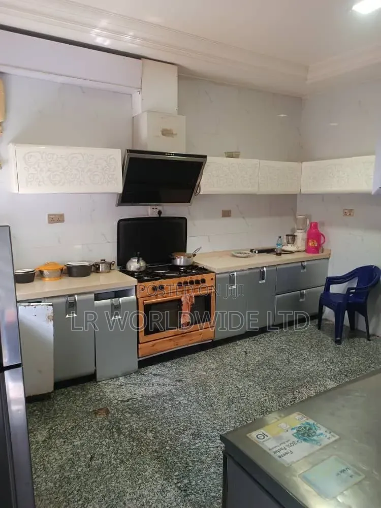 5bdrm Mansion in Sabon Lugbe for sale
