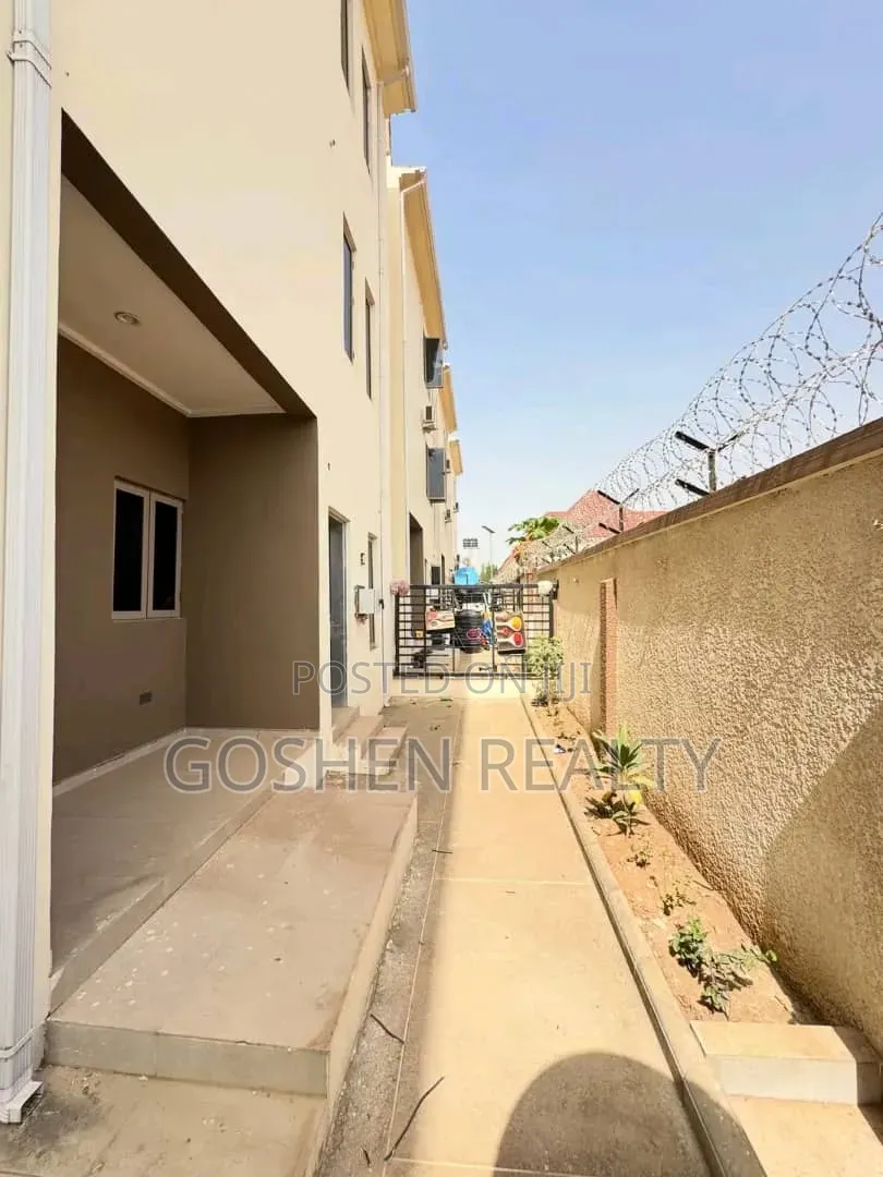 5bdrm Duplex in Jabi Main for rent