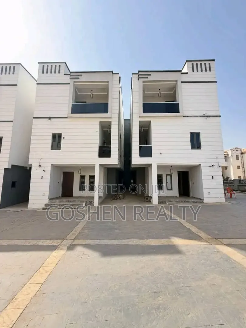 5bdrm Duplex in Utako Main for rent
