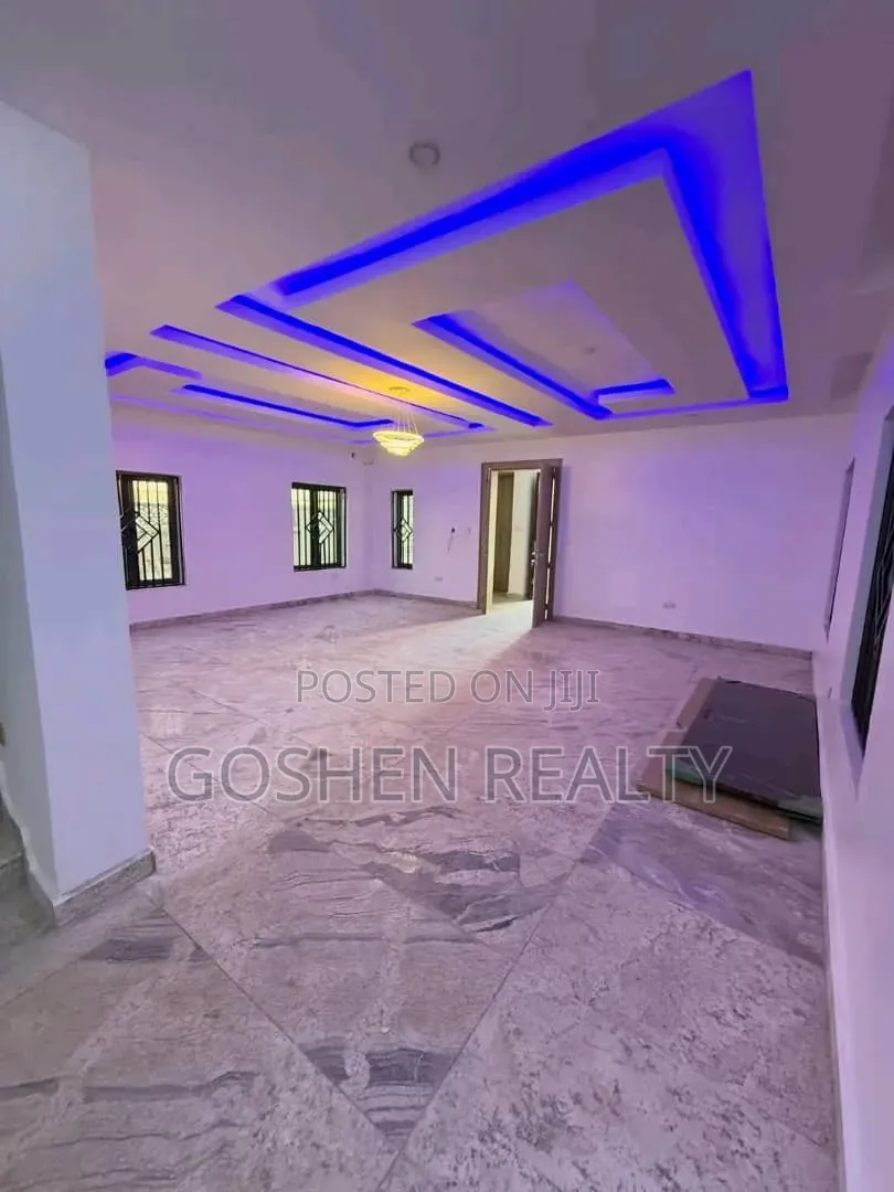 5bdrm Duplex in Utako Main for rent