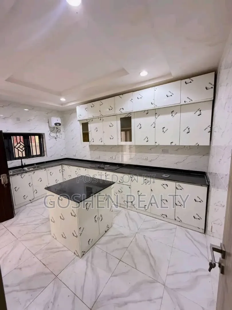 5bdrm Duplex in Utako Main for rent