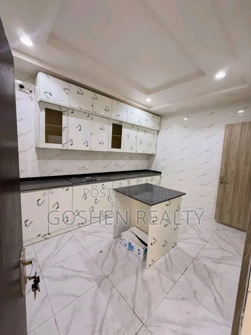 5bdrm Duplex in Utako Main for rent