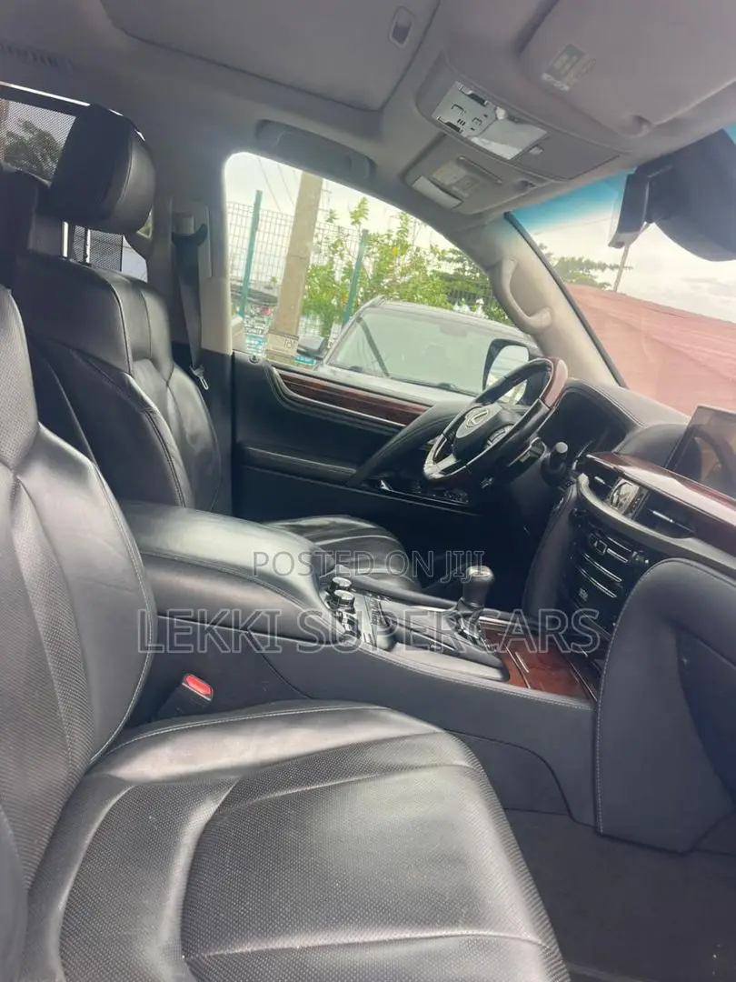 Lexus LX 570 AWD 2021 Gold