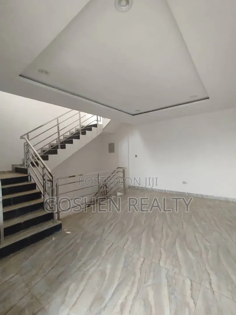 5bdrm Duplex in Guzape Main for sale