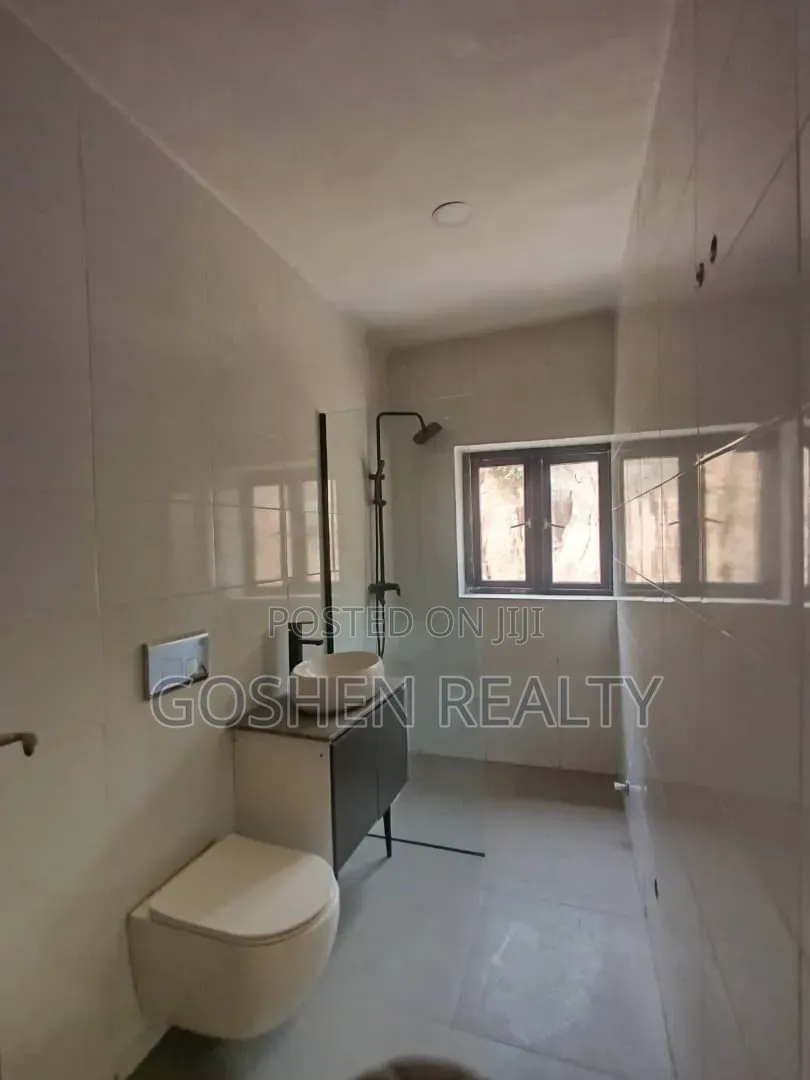 5bdrm Duplex in Guzape Main for sale