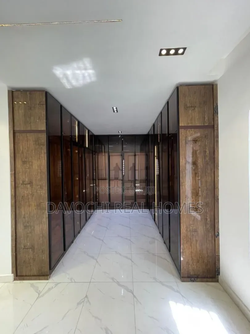 3bdrm Apartment in Lekki Phase 1 for sale