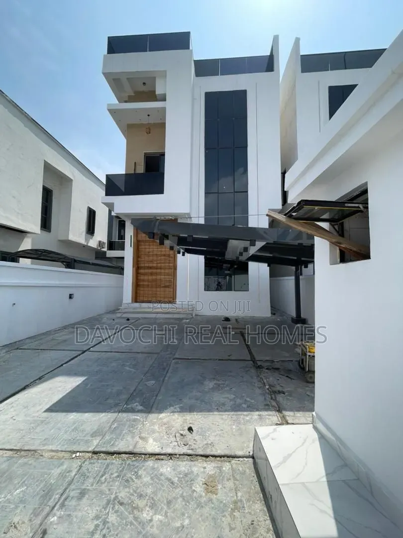 3bdrm Apartment in Lekki Phase 1 for sale
