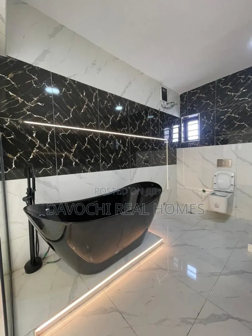 3bdrm Apartment in Lekki Phase 1 for sale