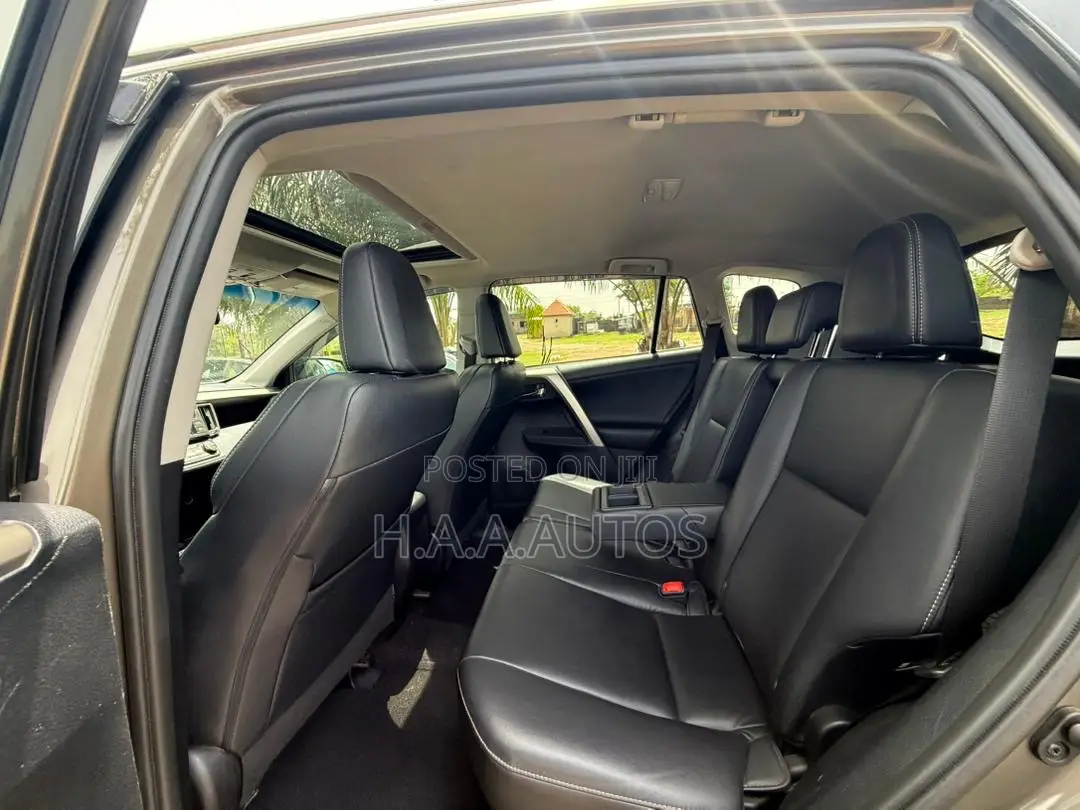 Toyota RAV4 Limited 4dr SUV AWD (2.5L 4cyl 6A) 2015 Gray