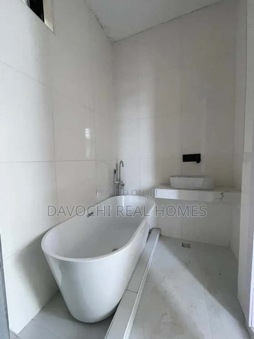 4bdrm Duplex in Ikota for sale