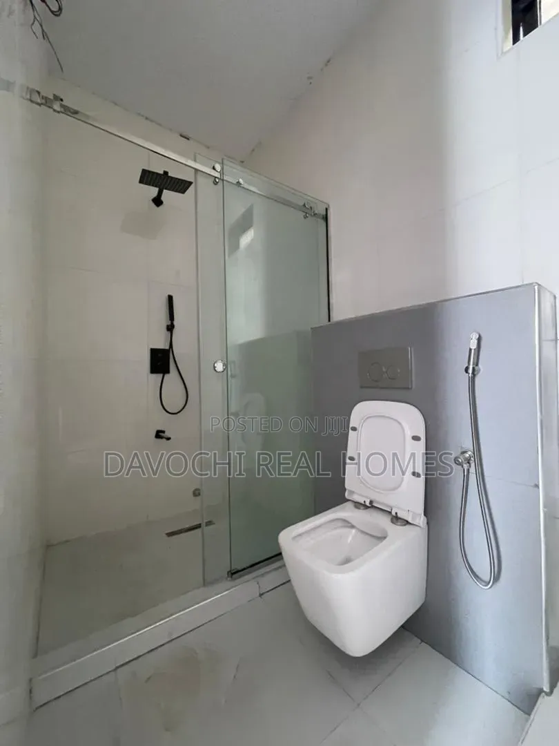 4bdrm Duplex in Ikota for sale