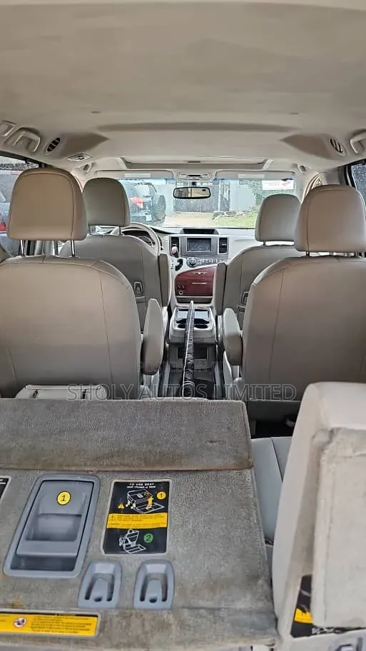 Toyota Sienna XLE 7 Passenger 2011 Silver