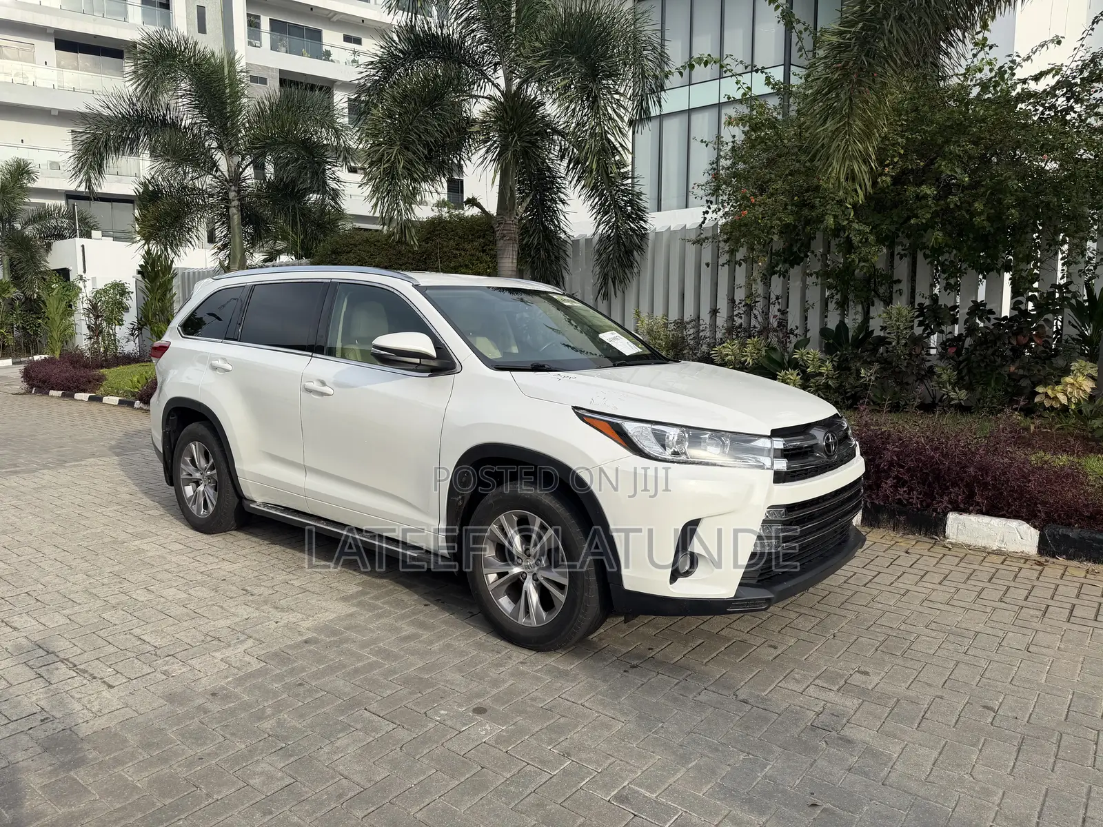 Toyota Highlander XLE 4dr SUV AWD (3.5L 6cyl 6A) 2015 White