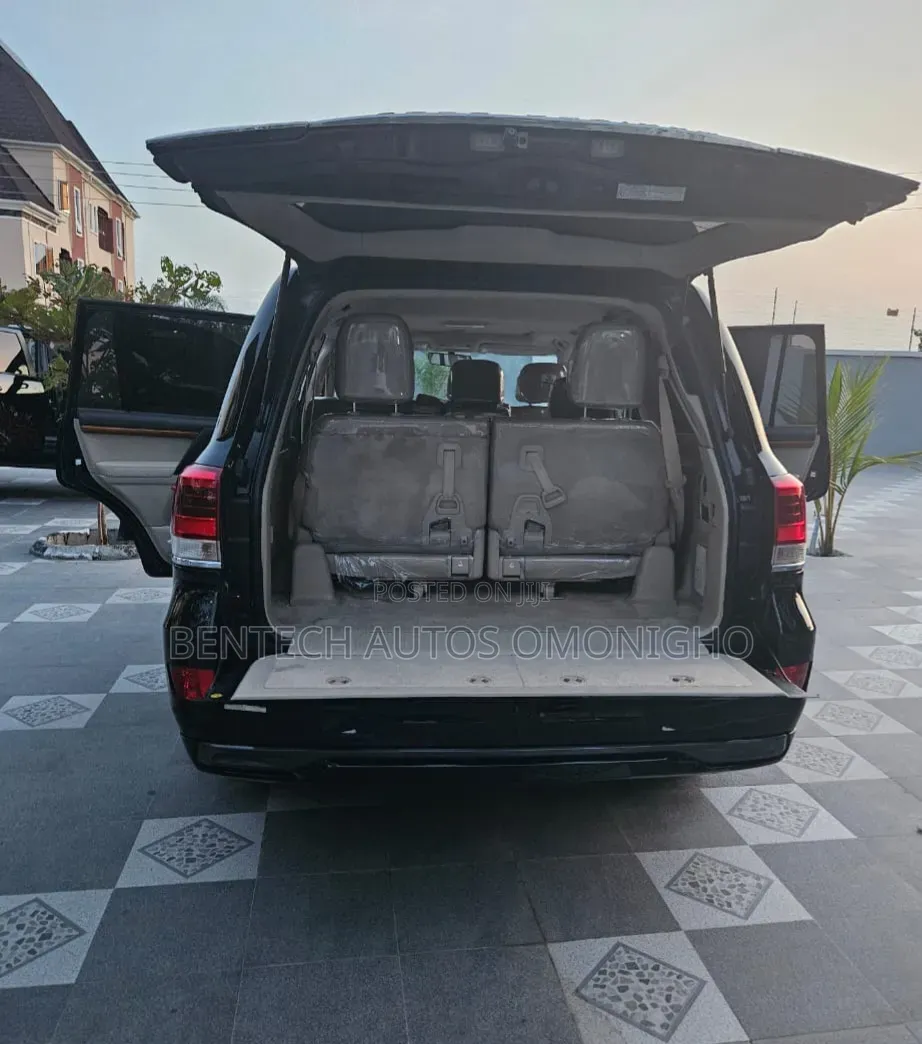 Toyota Land Cruiser 4.0 V6 GXR 2019 Black