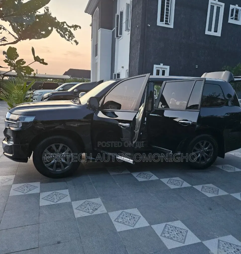 Toyota Land Cruiser 4.0 V6 GXR 2019 Black
