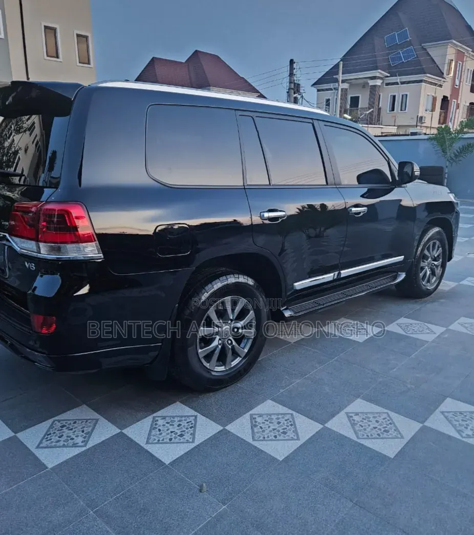 Toyota Land Cruiser 4.0 V6 GXR 2019 Black