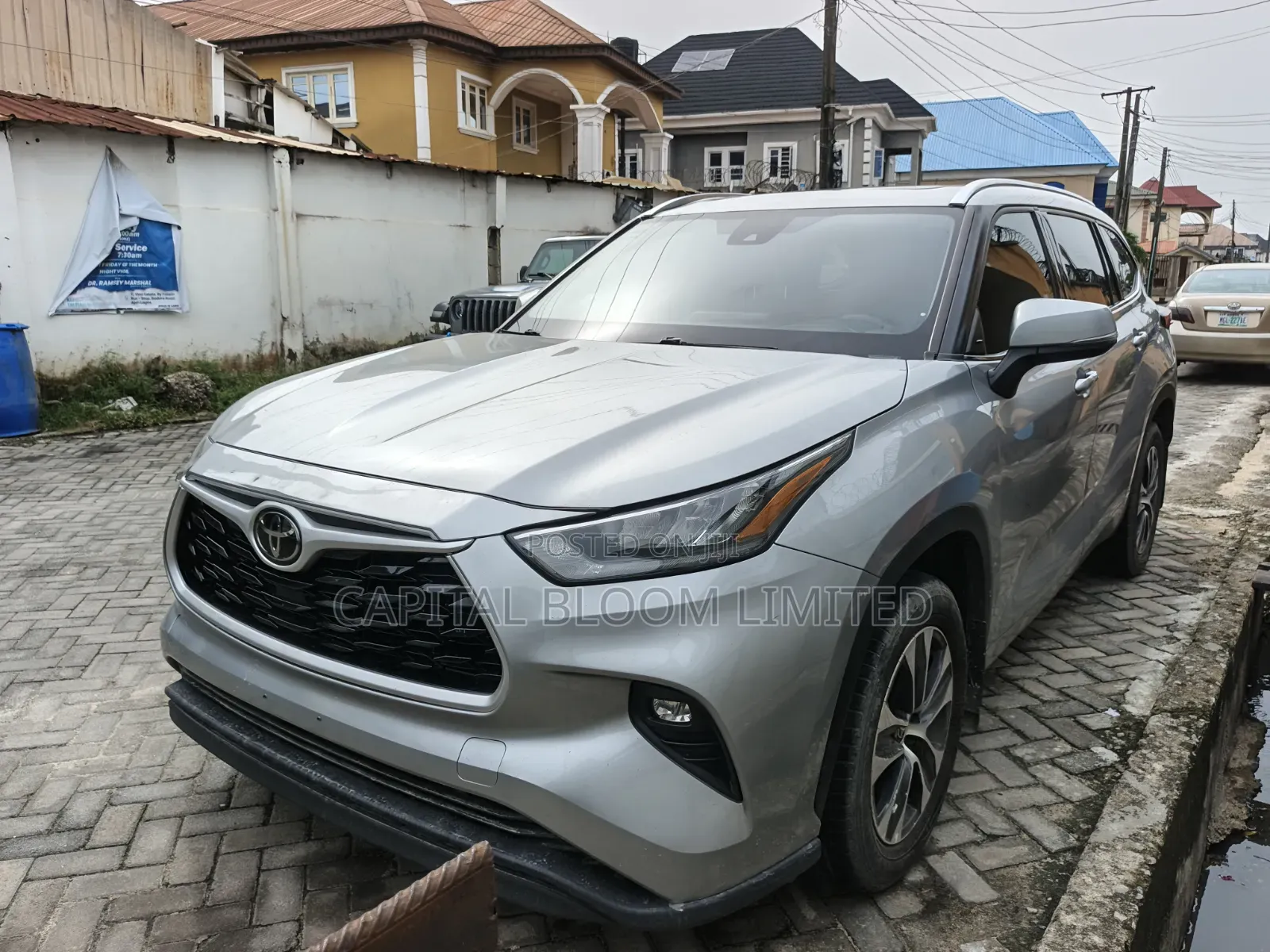 Toyota Highlander XLE 2021 Silver