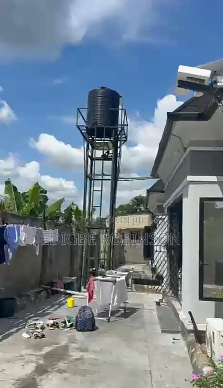3bdrm Bungalow in Gobison Estate, Warri for sale