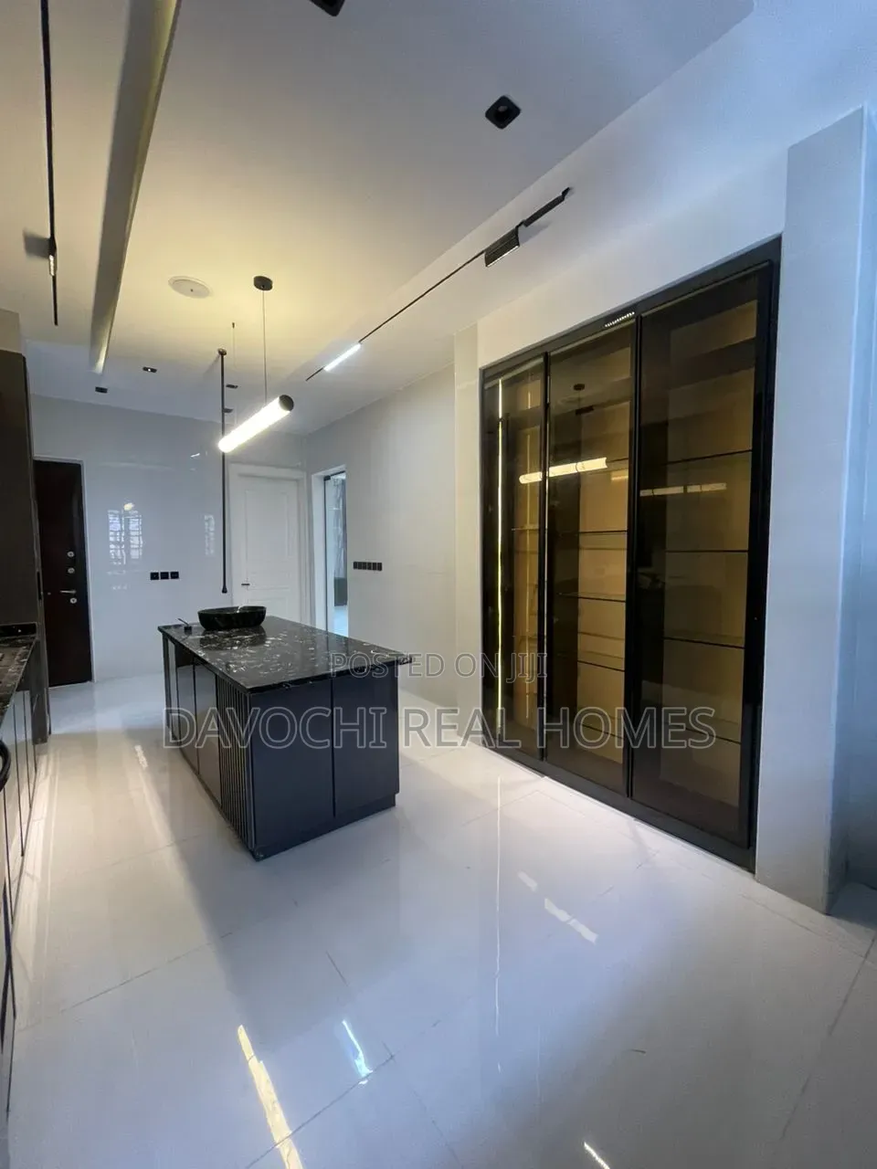 5bdrm Duplex in Ikate for sale
