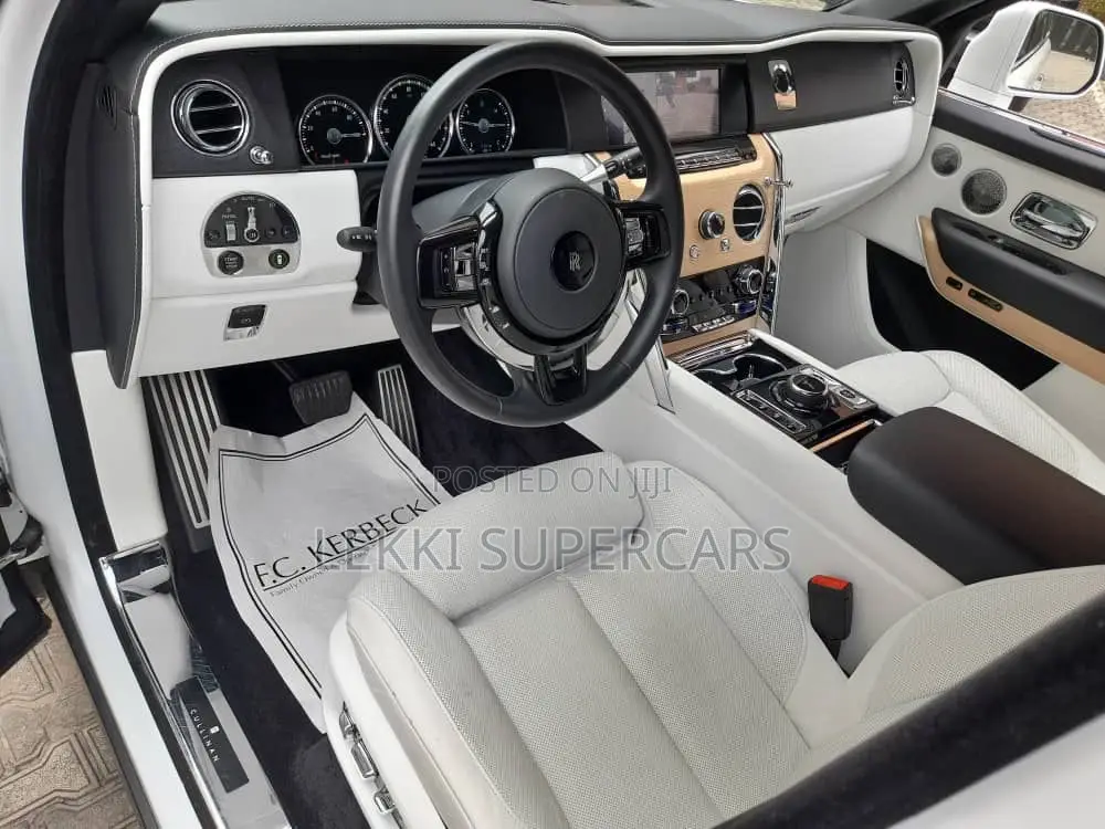 Rolls-Royce Cullinan Base 2019 White