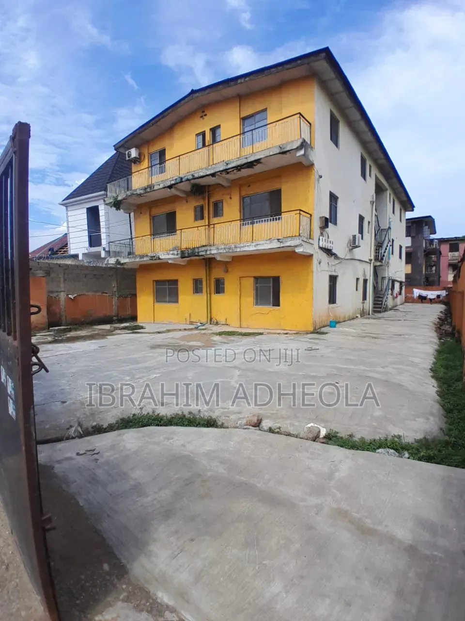 3bdrm Block of Flats in Bariga for sale