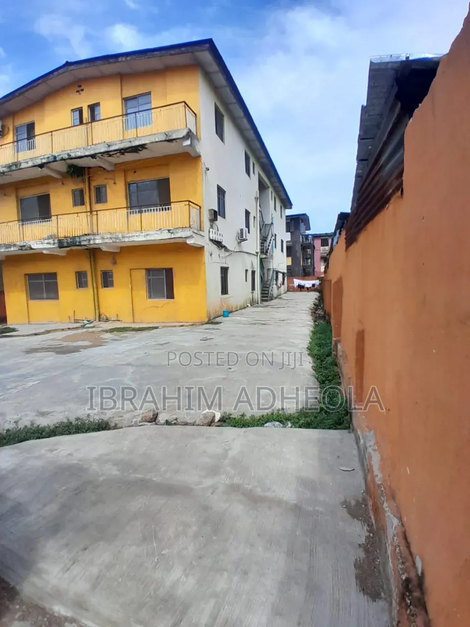 3bdrm Block of Flats in Bariga for sale