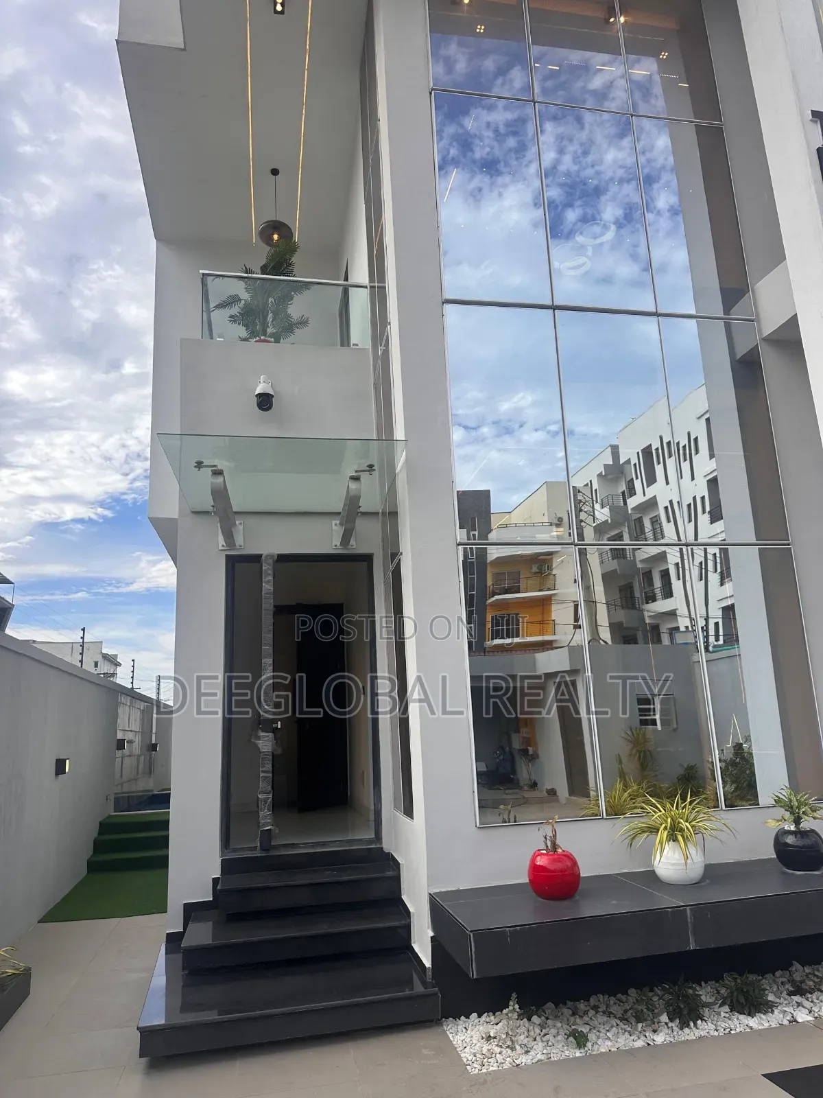 5bdrm Duplex in Off Freedom Way, Lekki for sale