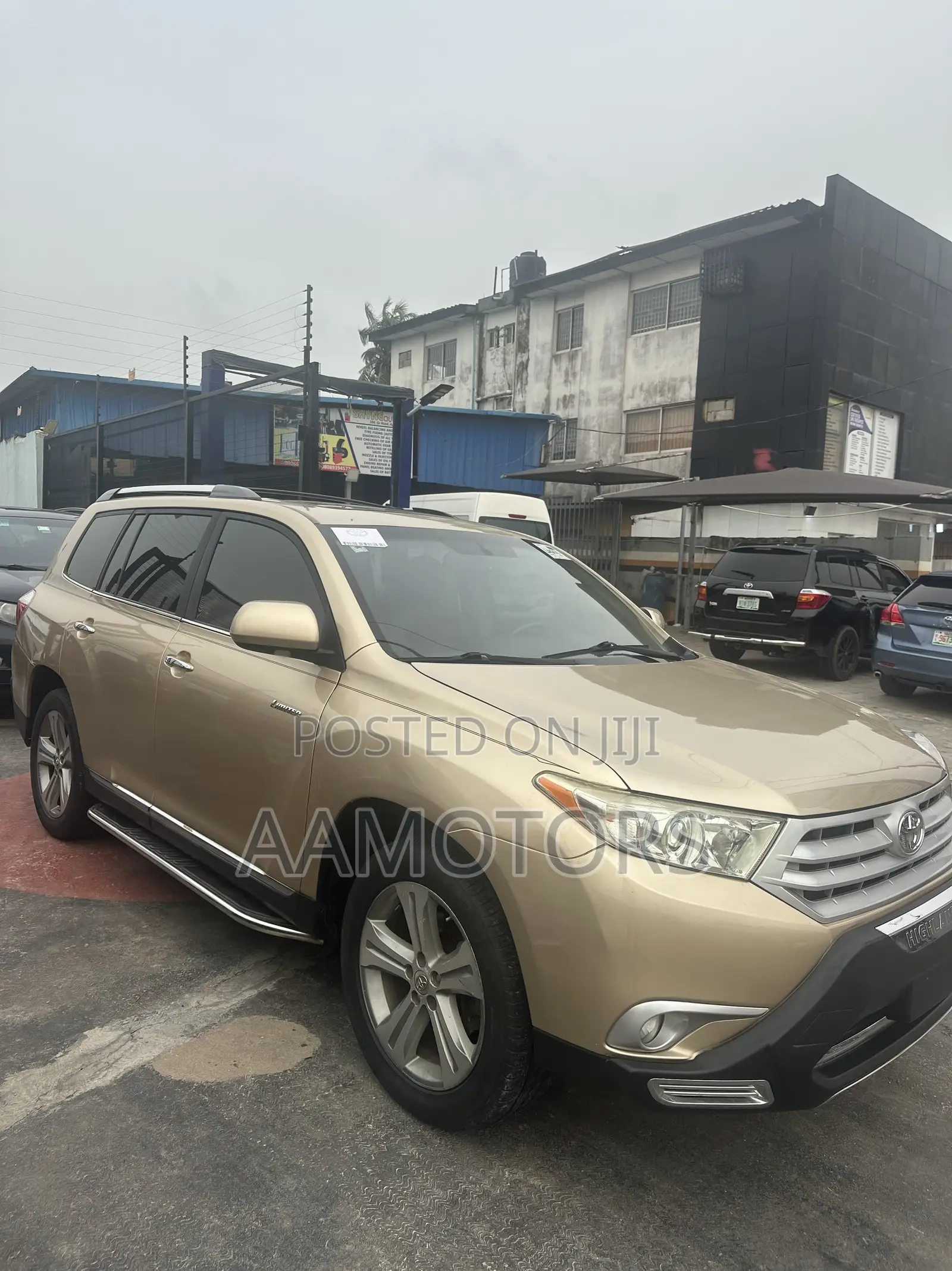 Toyota Highlander Limited 3.5L 2WD 2013 Gold