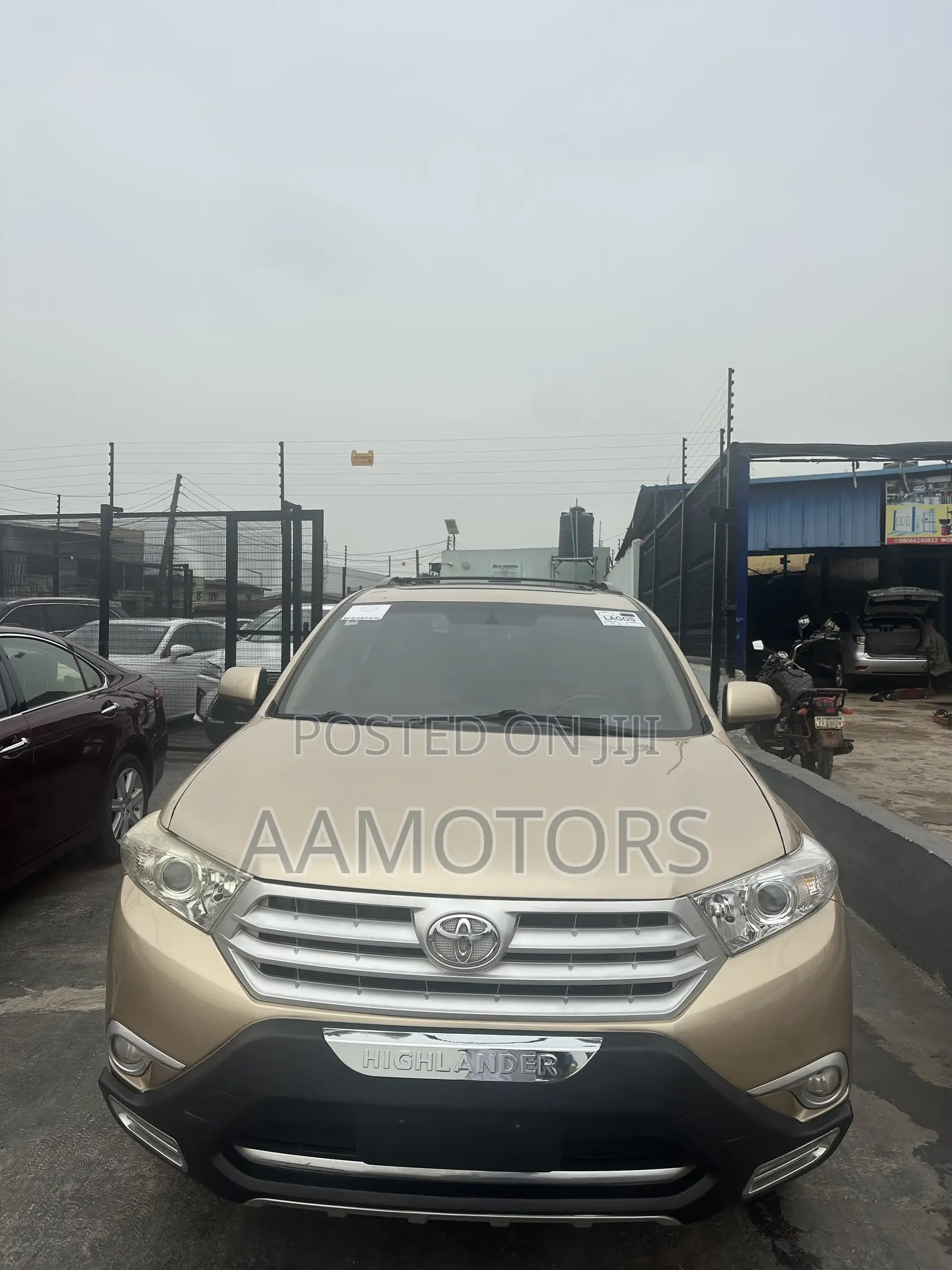 Toyota Highlander Limited 3.5L 2WD 2013 Gold