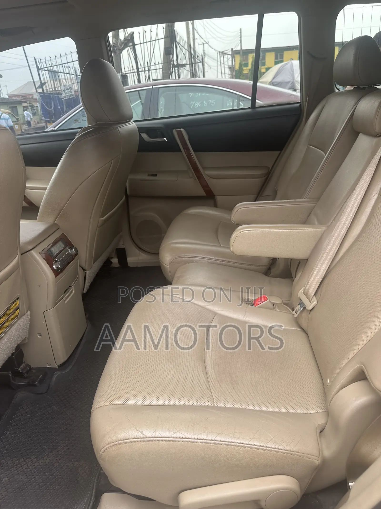 Toyota Highlander Limited 3.5L 2WD 2013 Gold