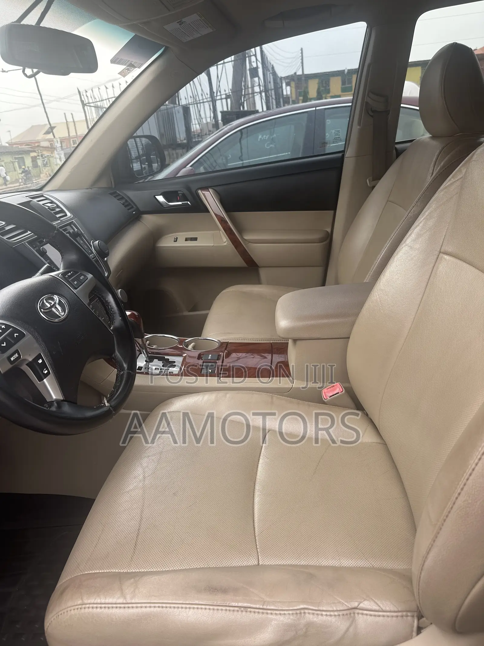 Toyota Highlander Limited 3.5L 2WD 2013 Gold