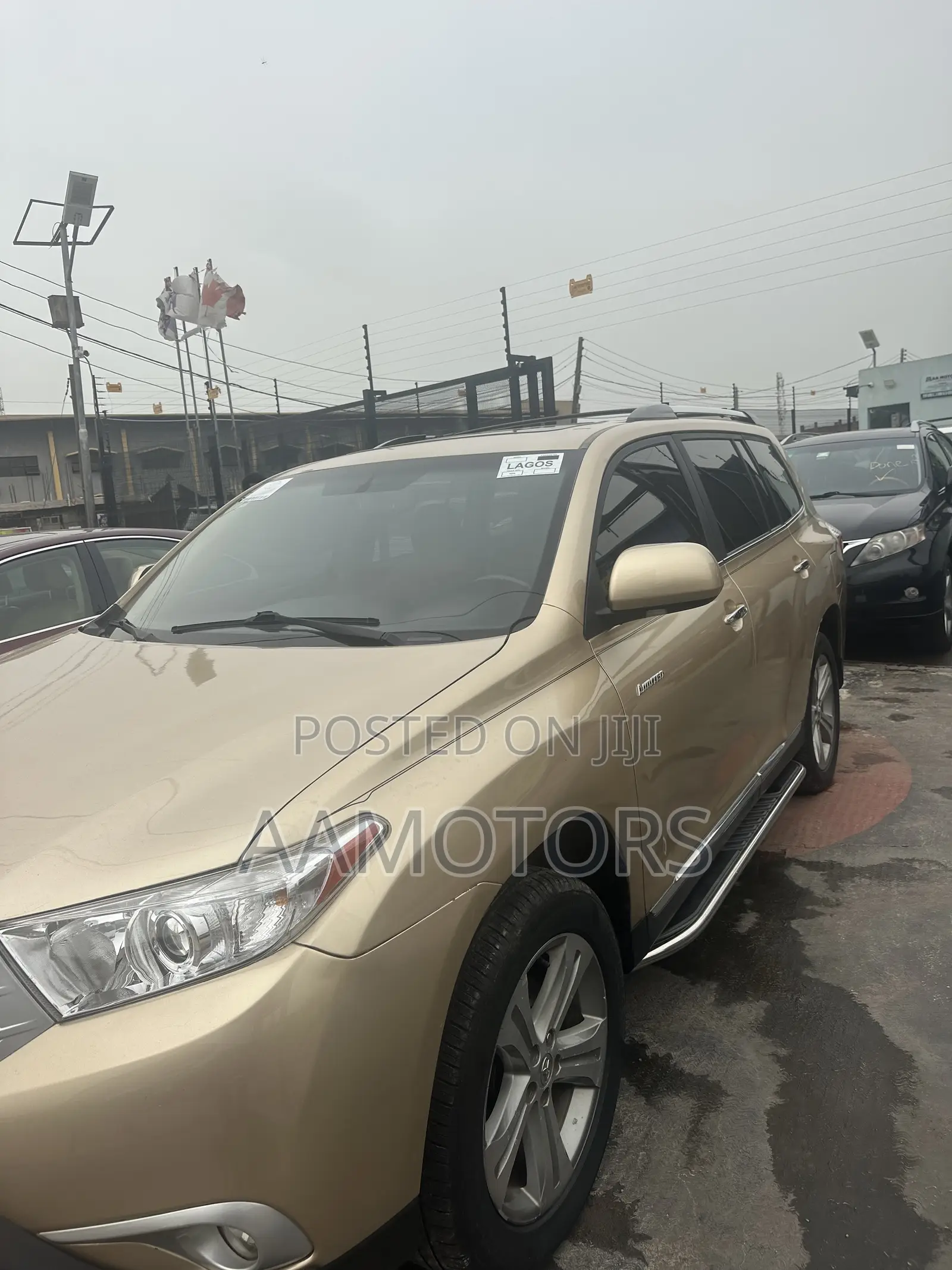 Toyota Highlander Limited 3.5L 2WD 2013 Gold