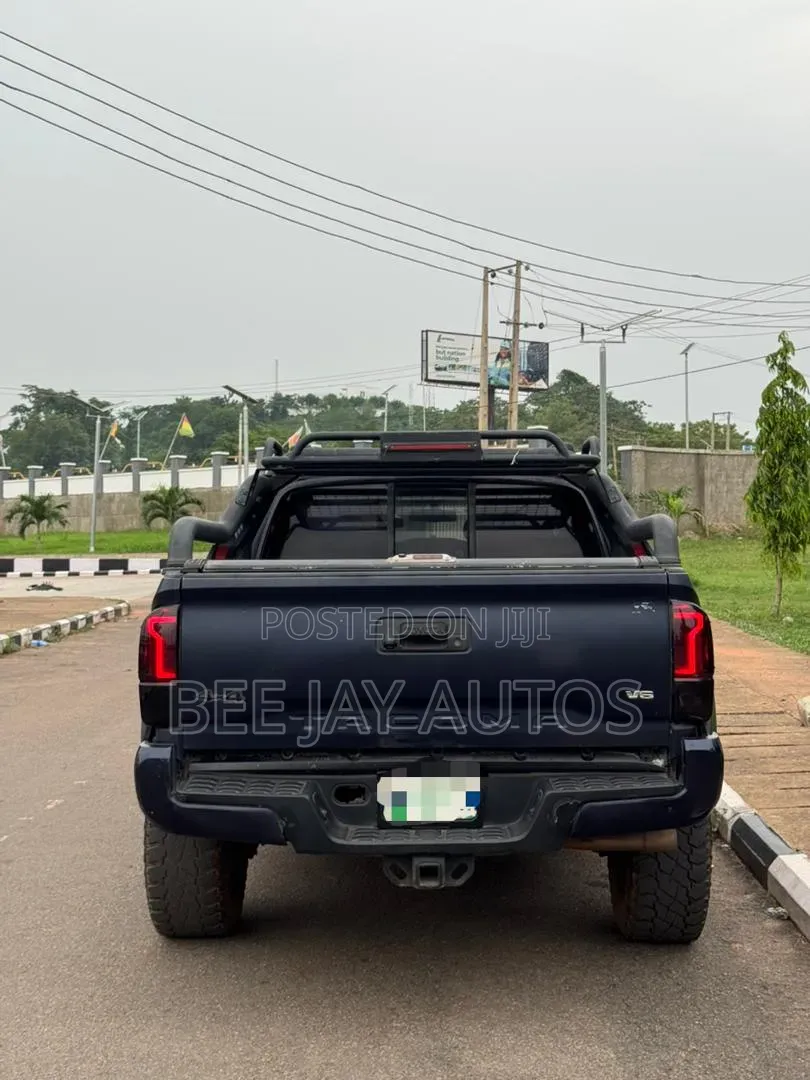 Toyota Tacoma SR5 2017 Black