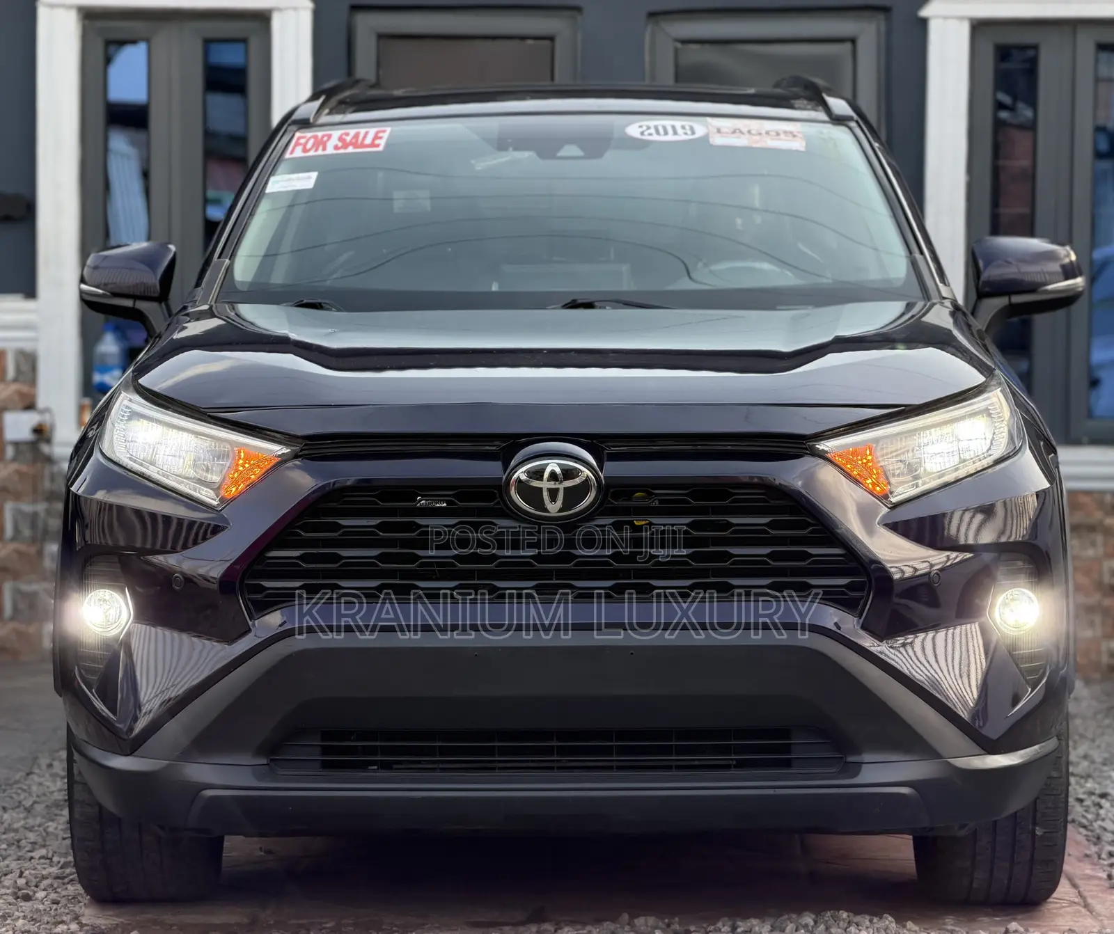 Toyota RAV4 XLE Premium AWD 2019 Blue