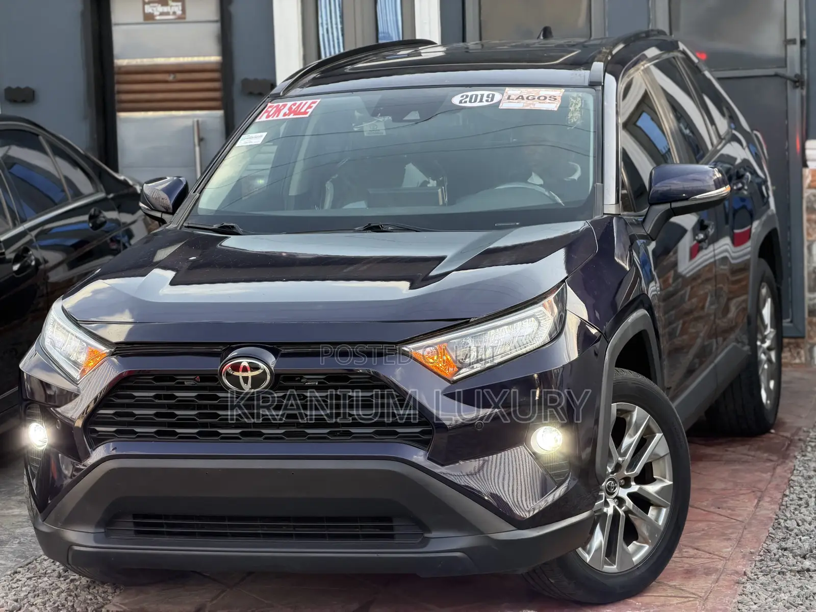 Toyota RAV4 XLE Premium AWD 2019 Blue