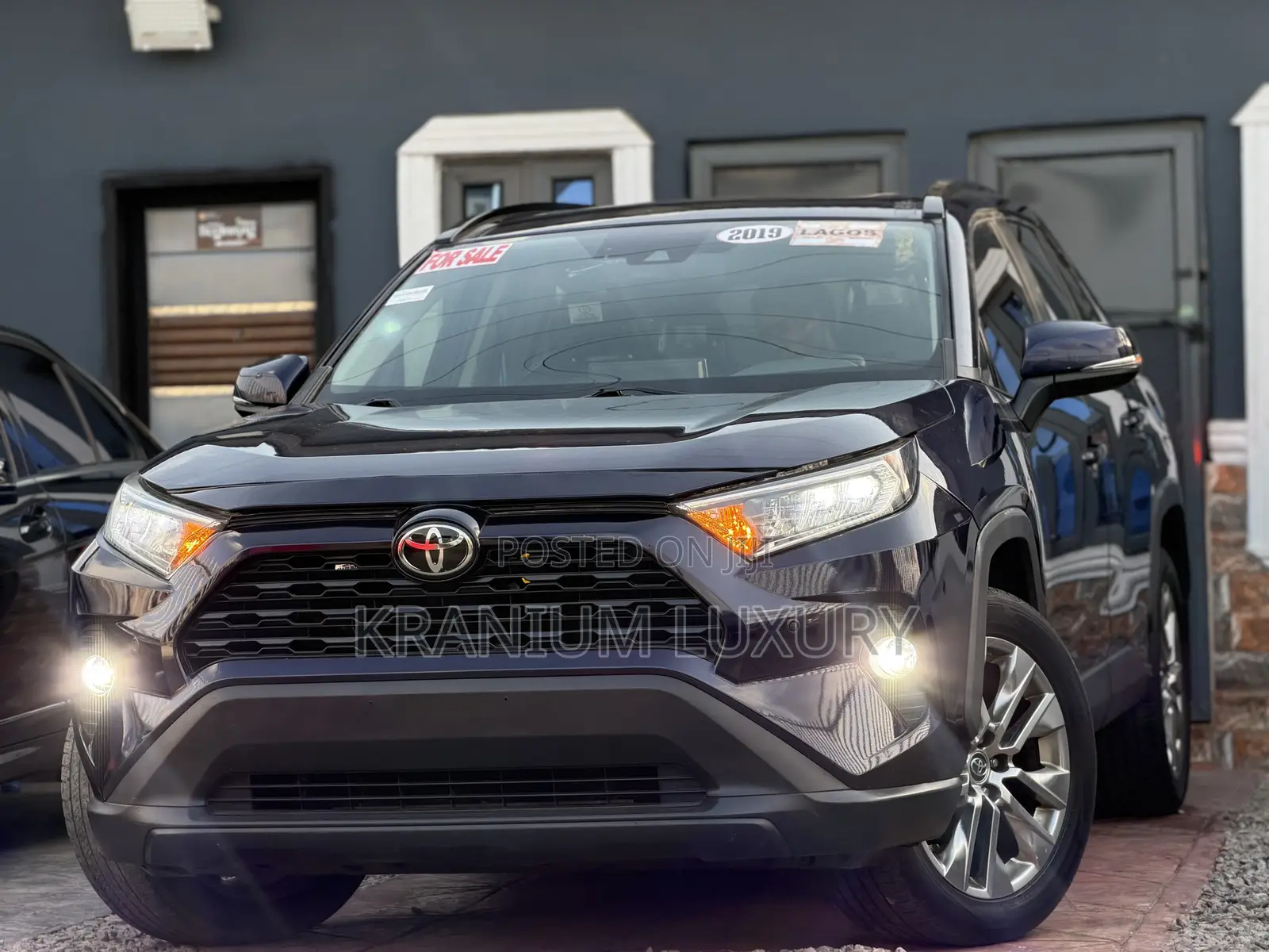 Toyota RAV4 XLE Premium AWD 2019 Blue