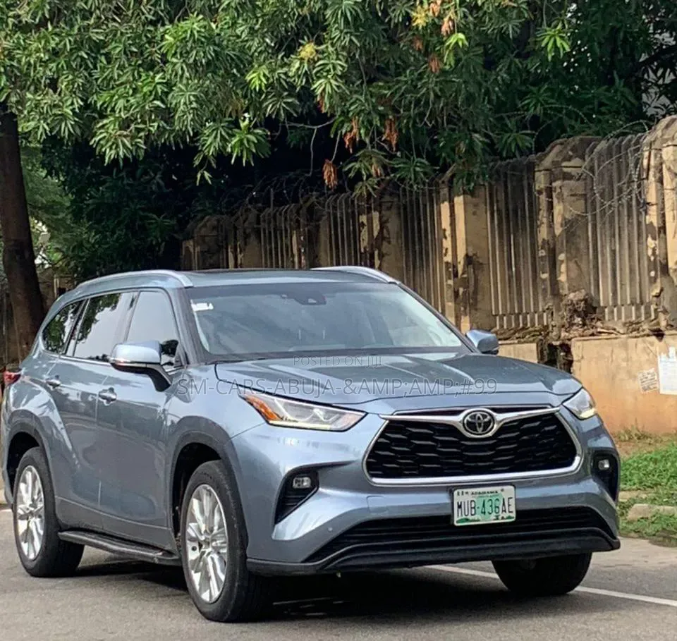 Toyota Highlander Limited 2022 Blue