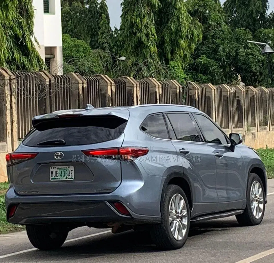Toyota Highlander Limited 2022 Blue