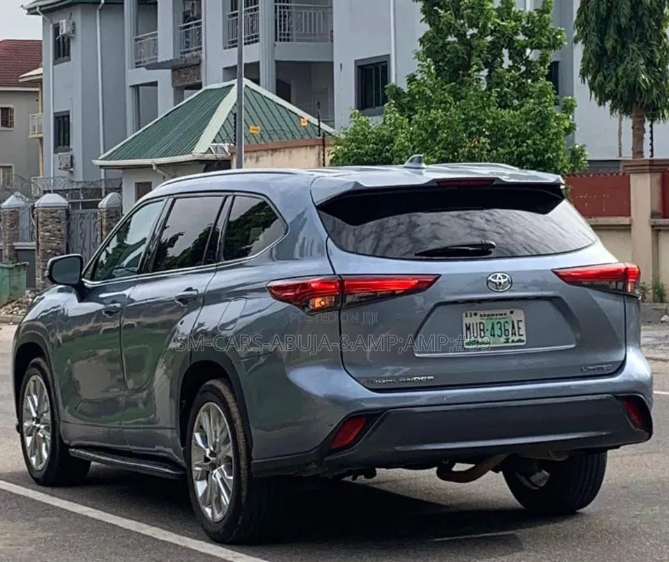 Toyota Highlander Limited 2022 Blue