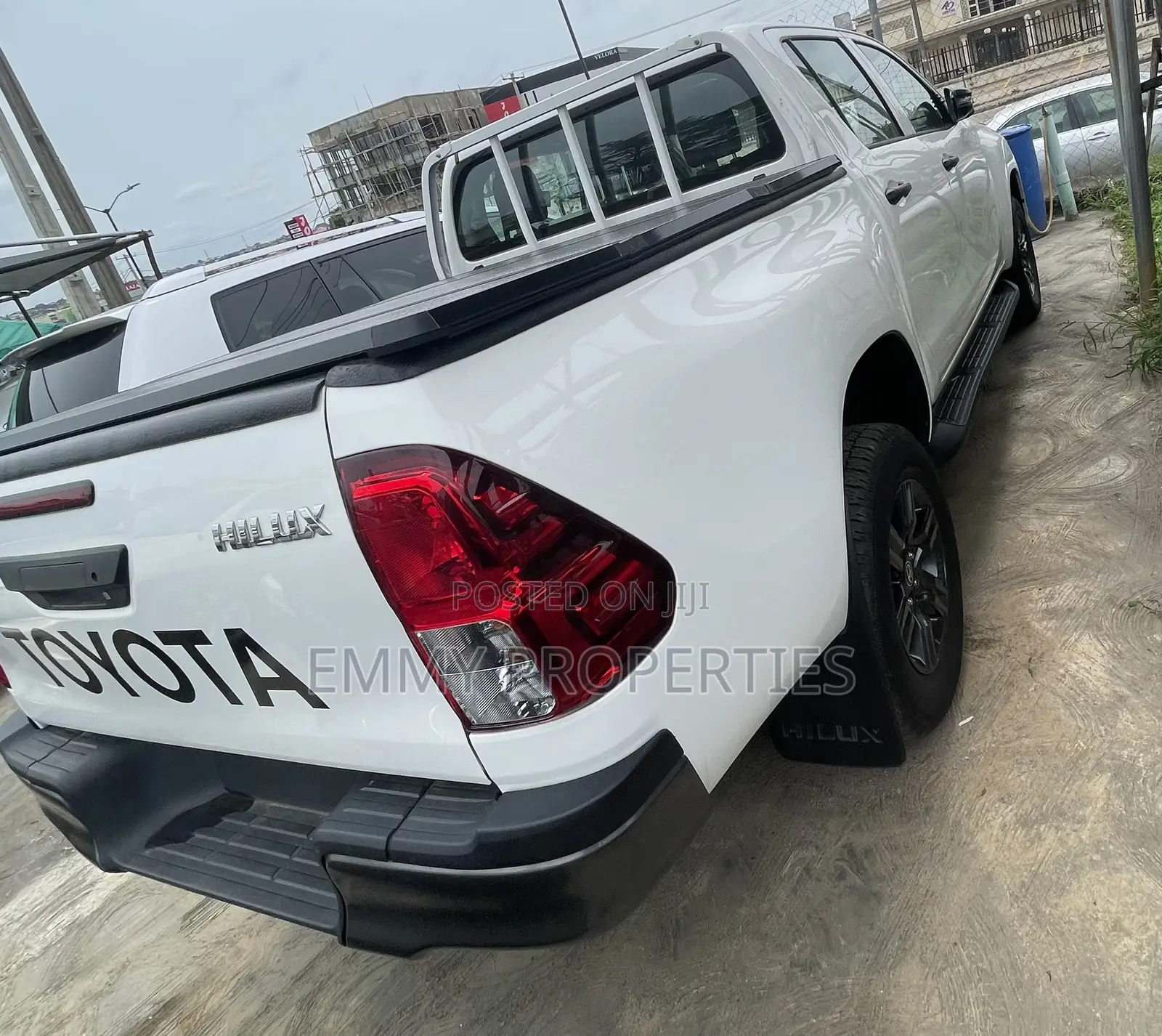 Toyota Hilux 2025 White