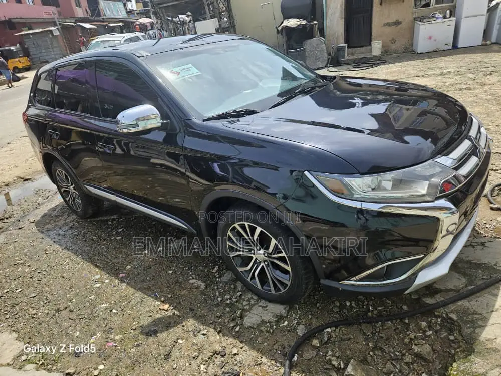 Mitsubishi Outlander 2016 Black