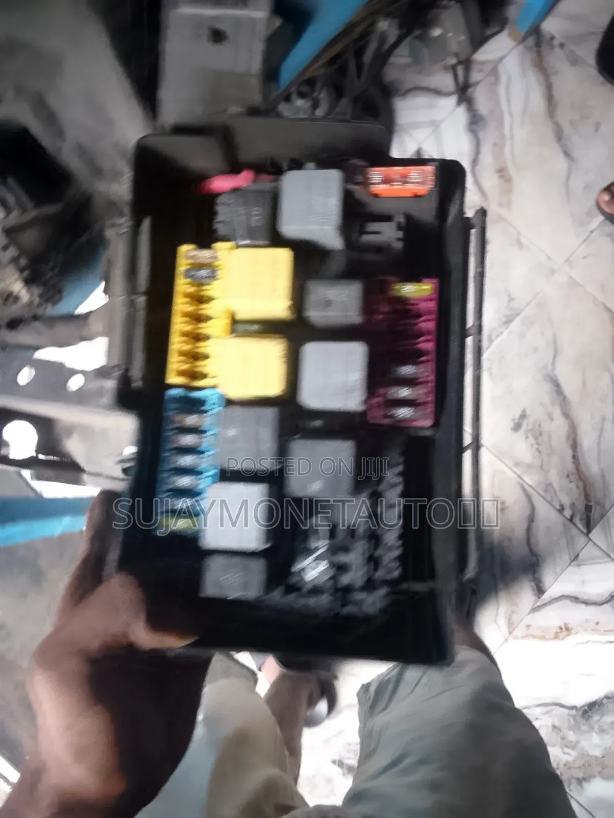 Mercedes Benz Fuse Box/ Battery Connector for 204 GLK/C300/Ml/212/E/S