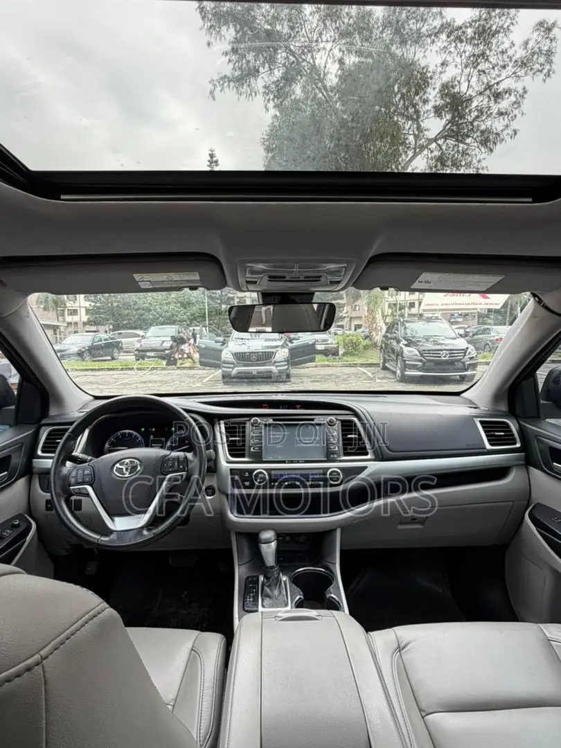 Toyota Highlander XLE 4x2 V6 (3.5L 6cyl 8A) 2017 Black