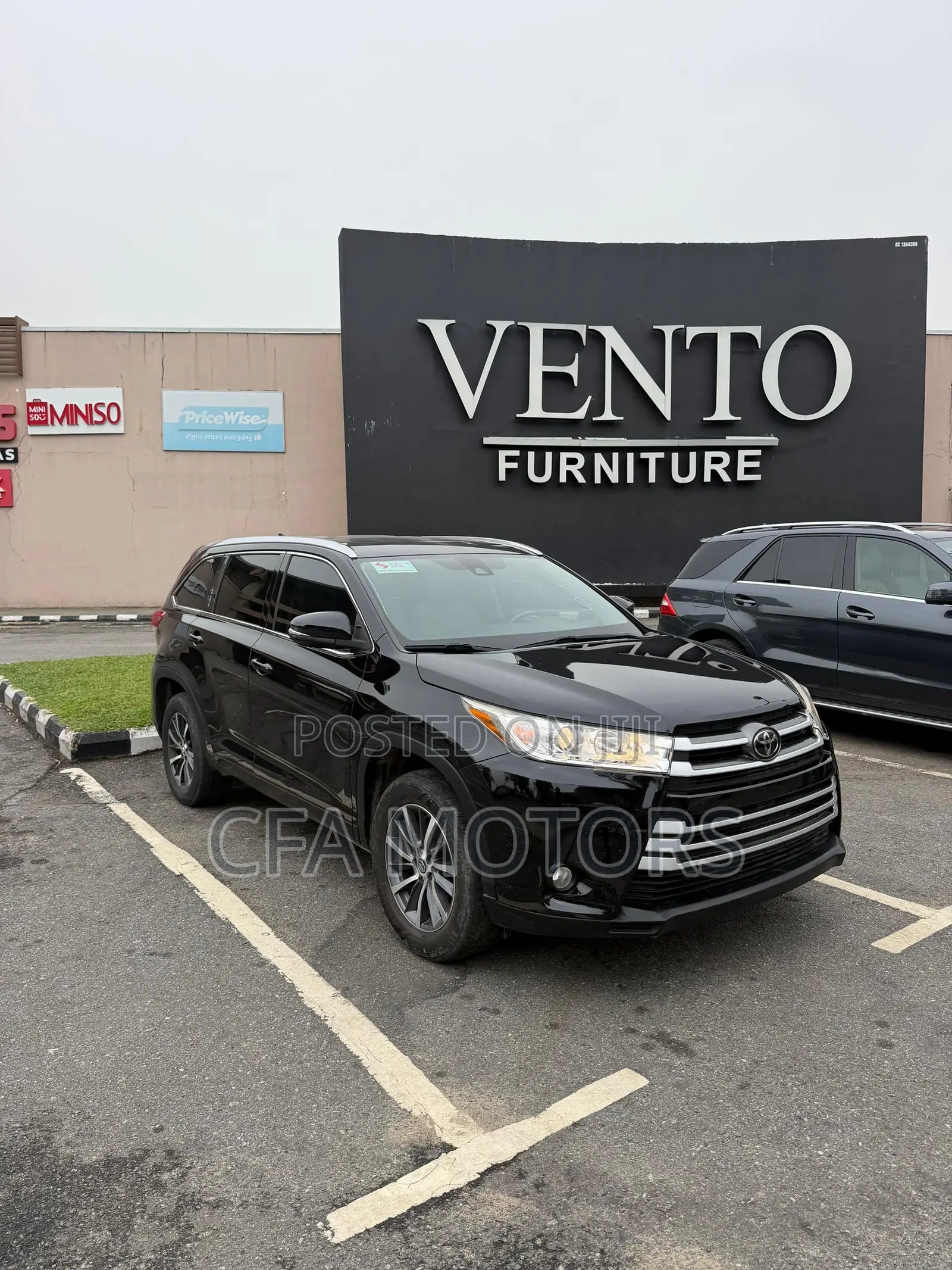 Toyota Highlander XLE 4x2 V6 (3.5L 6cyl 8A) 2017 Black