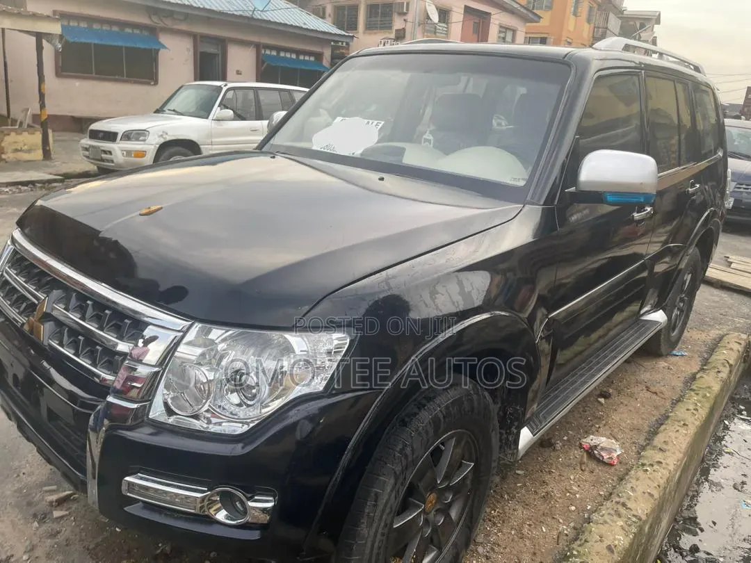 Mitsubishi Pajero 3.0 2010 Black