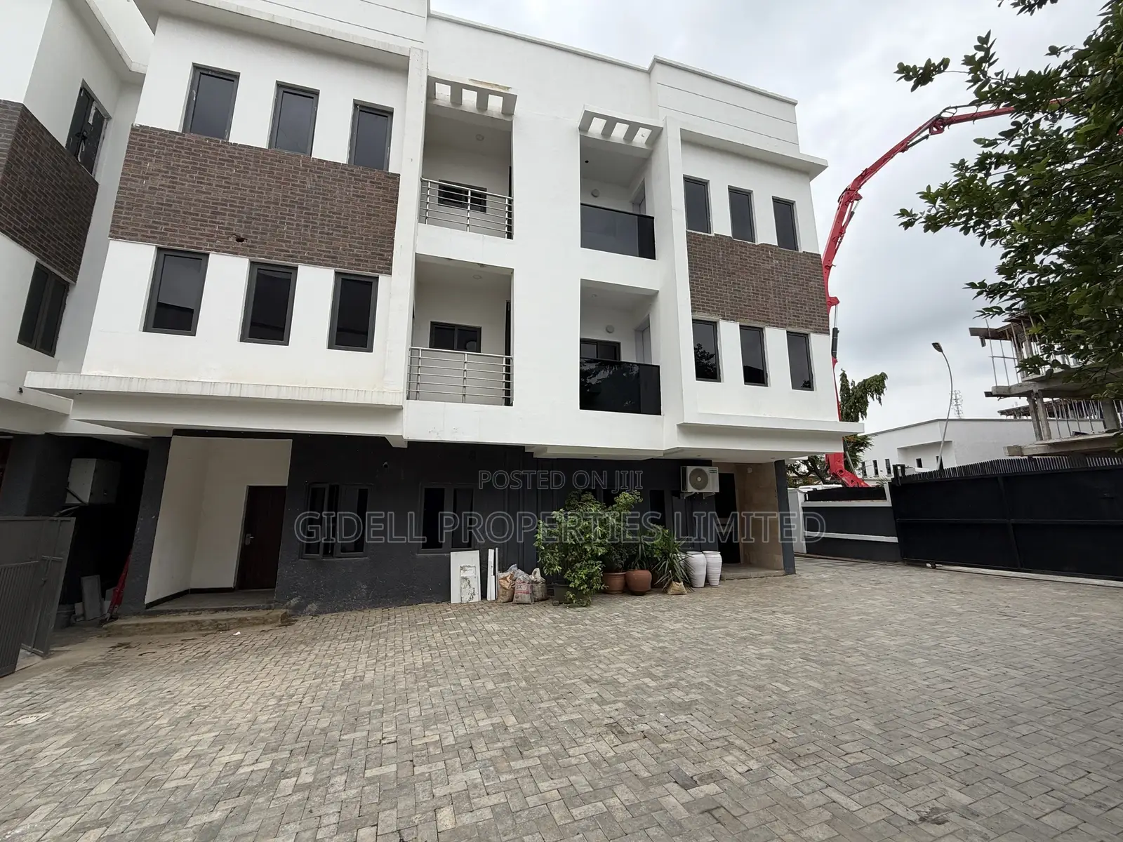 4bdrm Duplex in Wuse 2 for sale