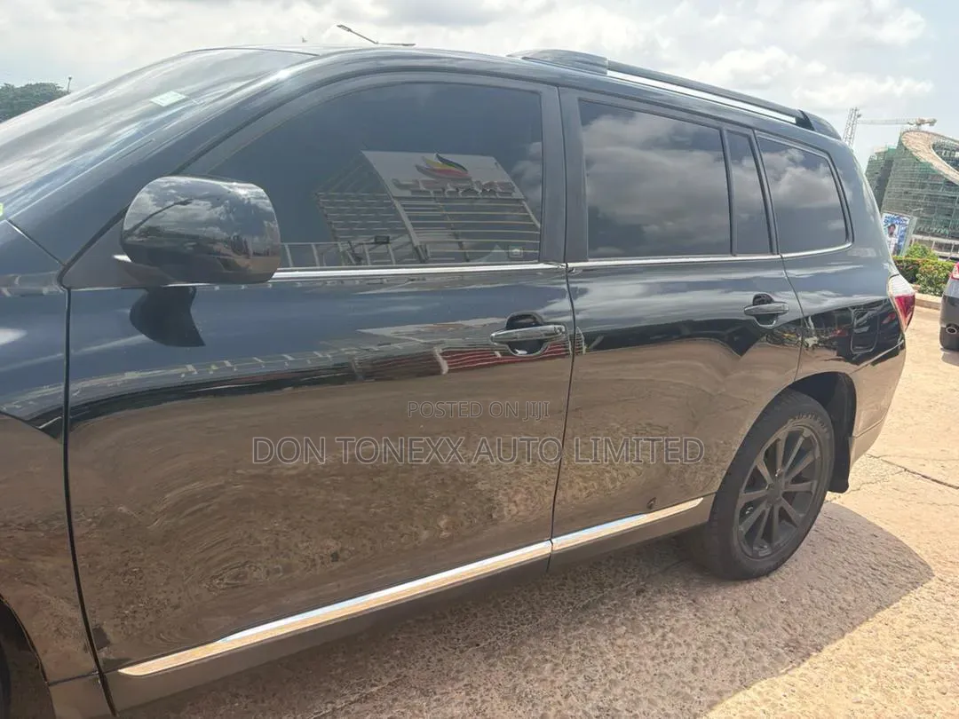 Toyota Highlander SE 2012 Black